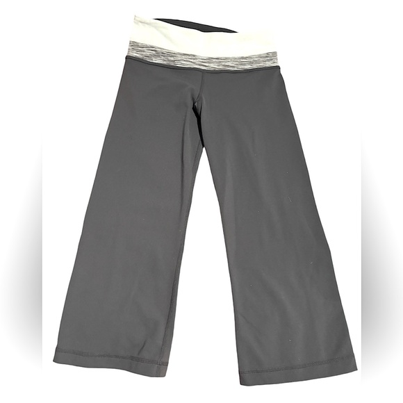 Lululemon Groove Crop Pant Reversible Gray/White/Heather Gray Size 2 NWOT New! - Picture 5 of 8